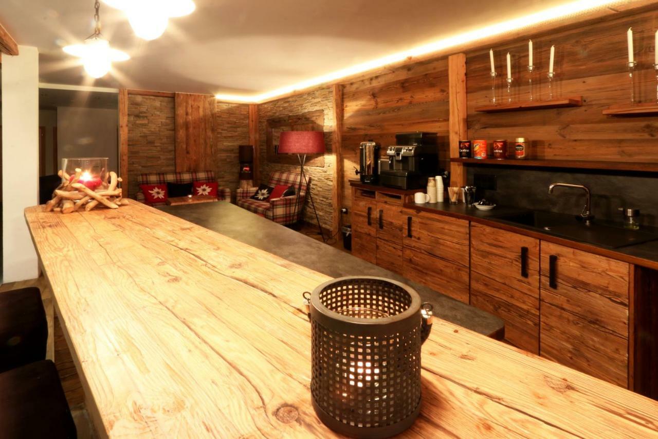 Amber Ski-In/Out Hotel & Spa サース フェー エクステリア 写真
