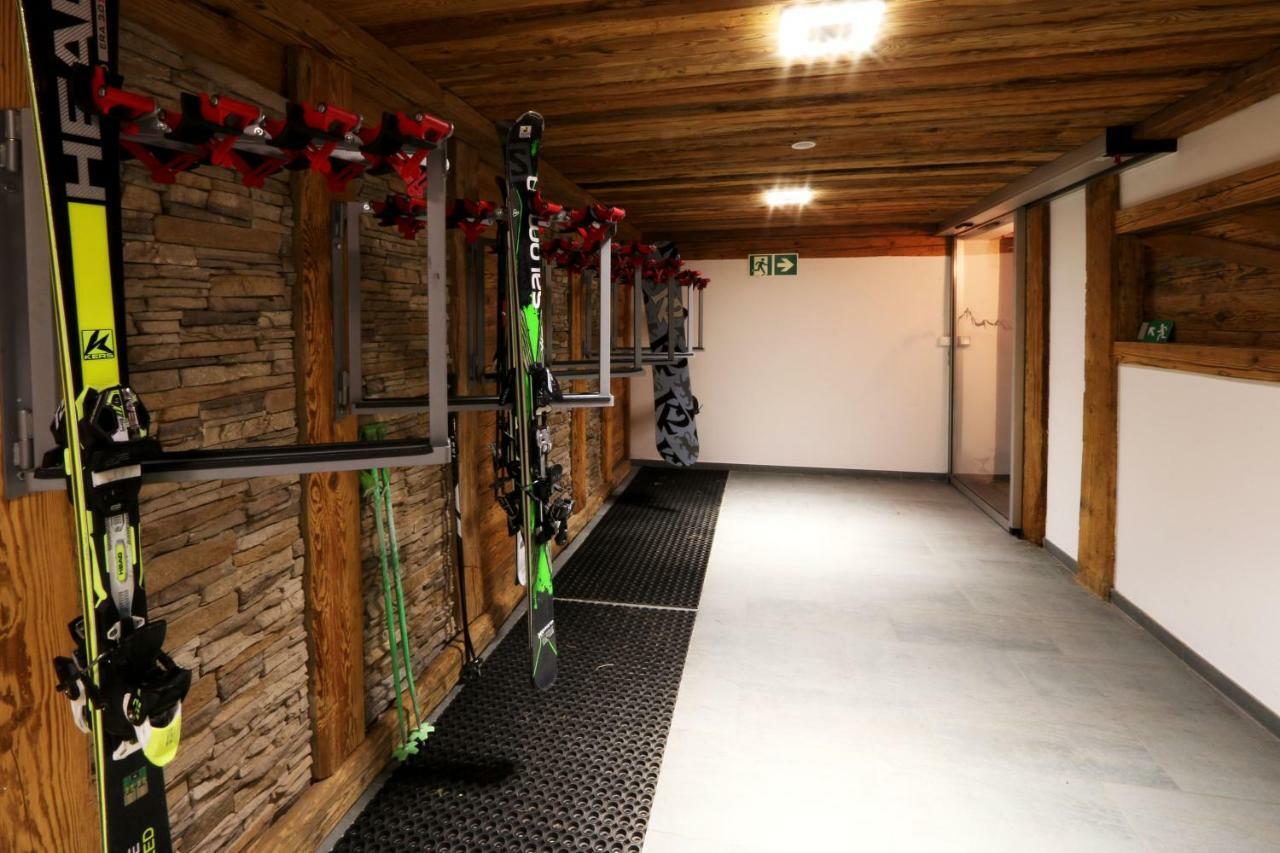 Amber Ski-In/Out Hotel & Spa サース フェー エクステリア 写真