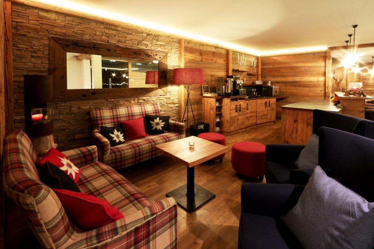 Amber Ski-In/Out Hotel & Spa サース フェー エクステリア 写真