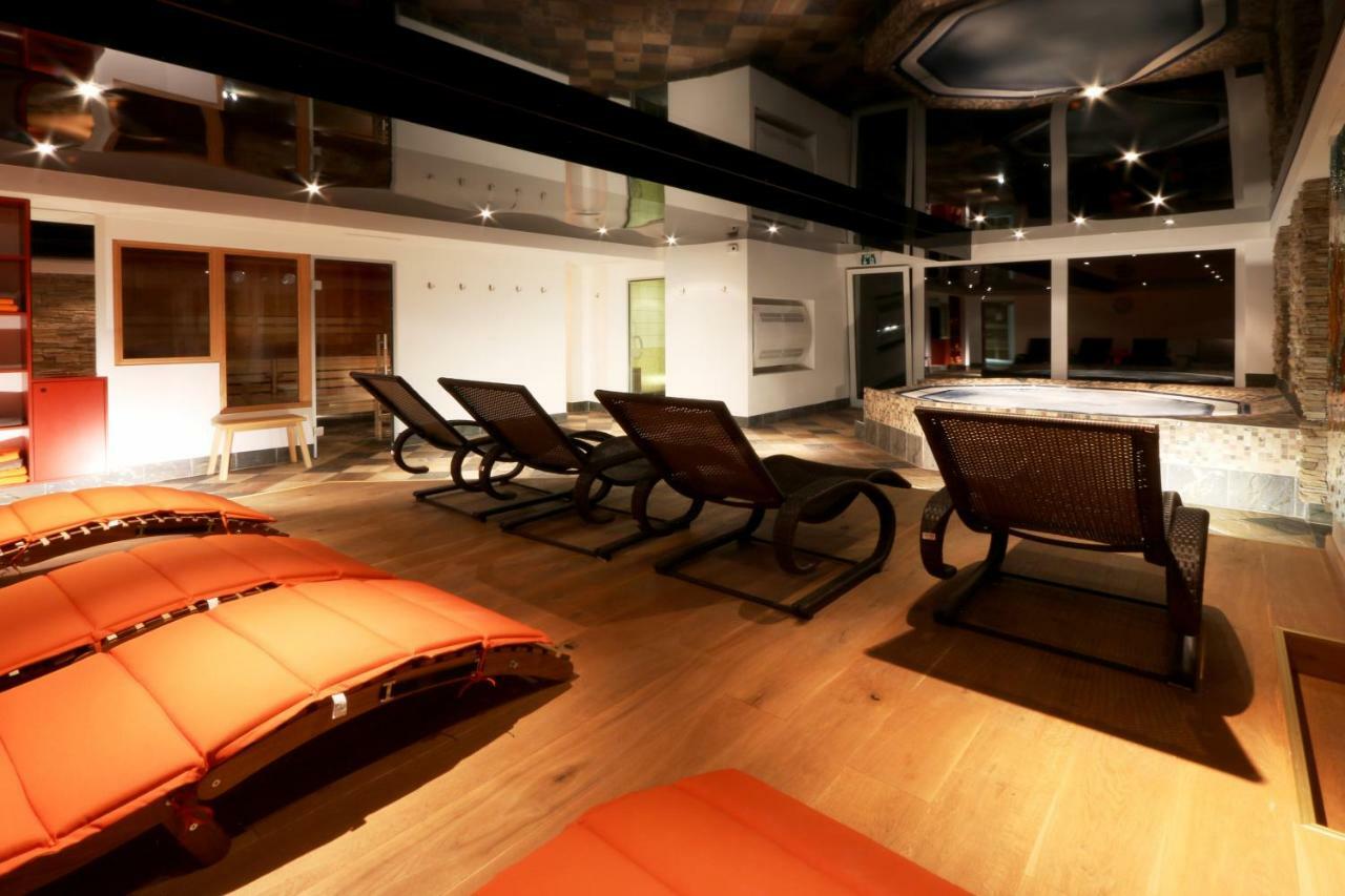 Amber Ski-In/Out Hotel & Spa サース フェー エクステリア 写真