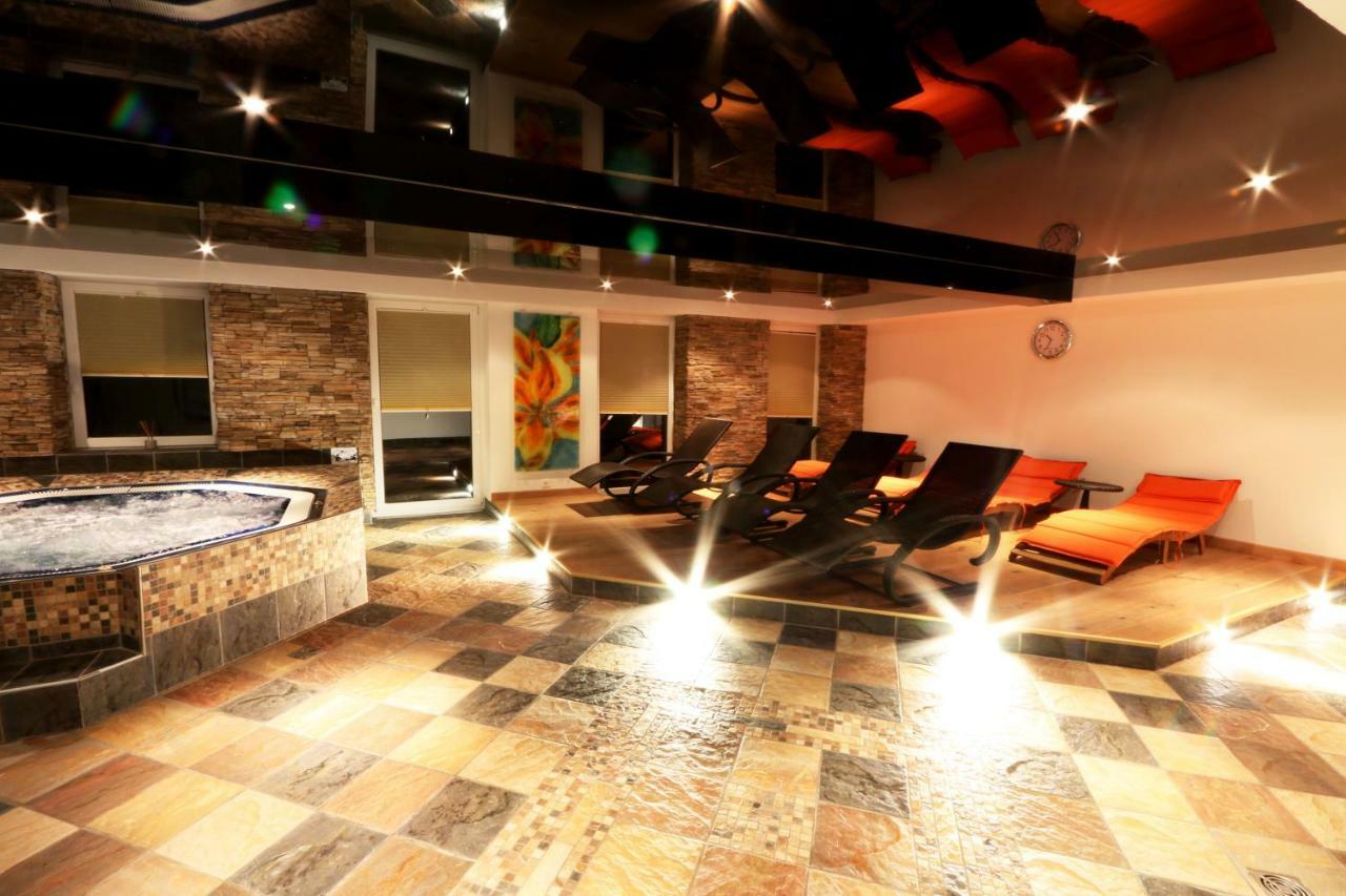 Amber Ski-In/Out Hotel & Spa サース フェー エクステリア 写真
