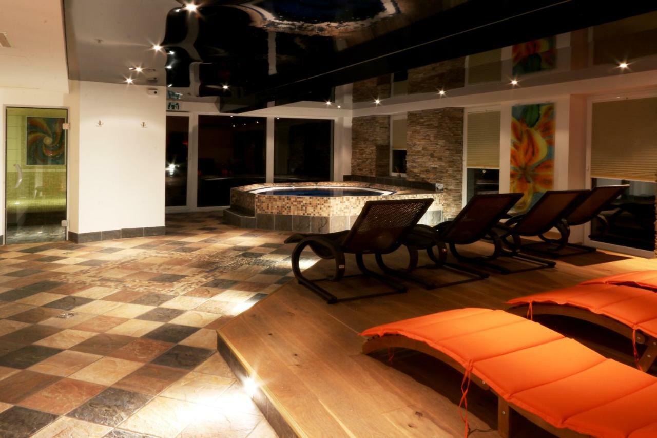Amber Ski-In/Out Hotel & Spa サース フェー エクステリア 写真